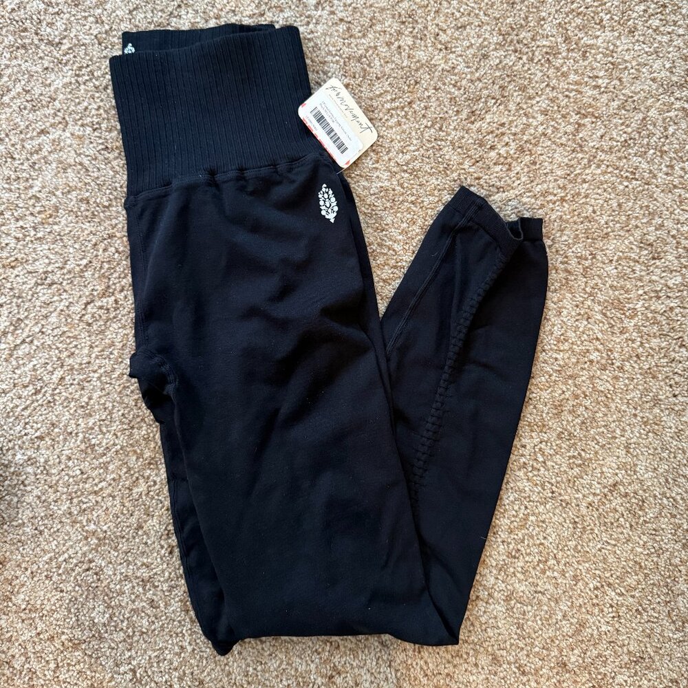 Free People Movement Good Karma Legging (Black)
